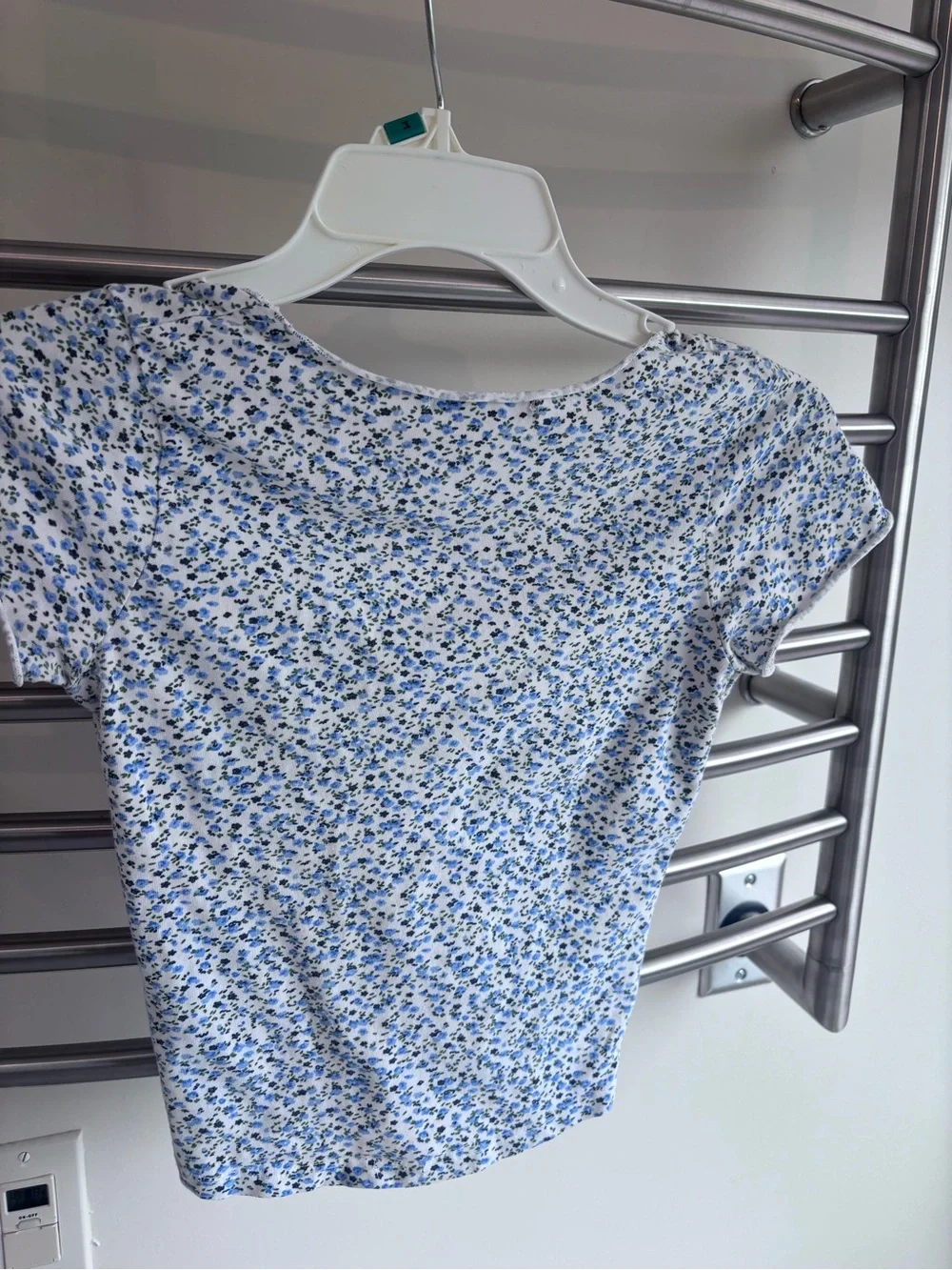 Brandy Melville Floral Ruched V-Neck Crop Top - White & Blue